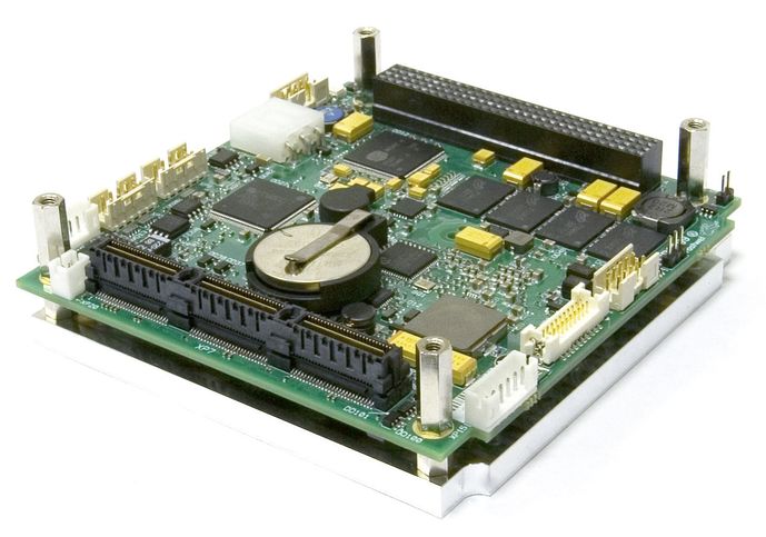 От станции РС104 отходит PCI-Express. Разработчиков просят занять свои места…